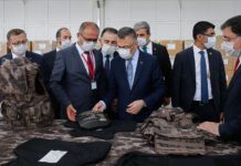 Cumhurbaşkanı Yardımcısı Oktay, Yozgat Organize Sanayi Bölgesi'nde 9 tesisin açılış ve temel atma törenine katılmasının ardından organize sanayi bölgesindeki bazı fabrikaları gezdi.